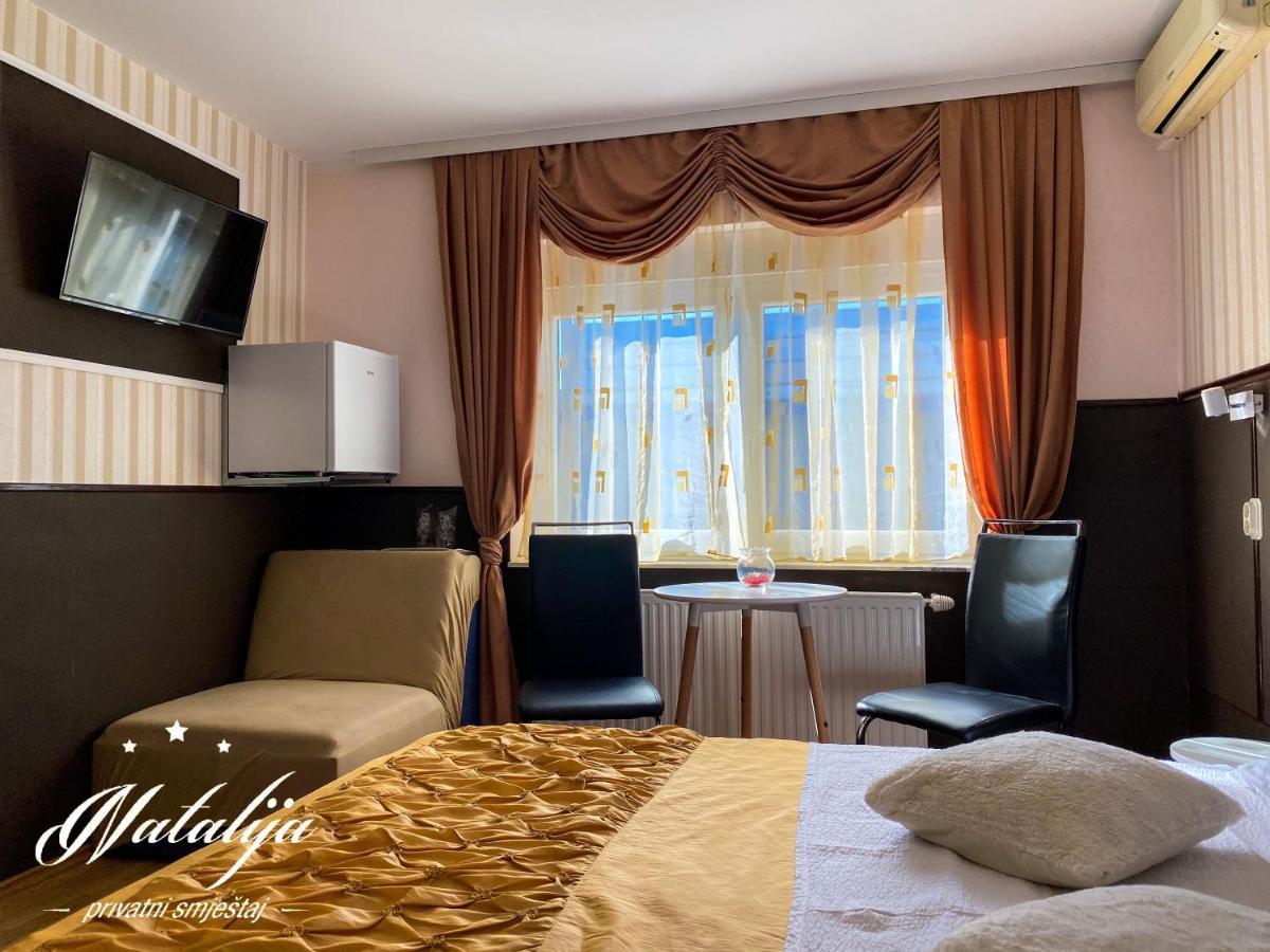 Smjestaj Natalija Hotel โอซีเยก ภายนอก รูปภาพ