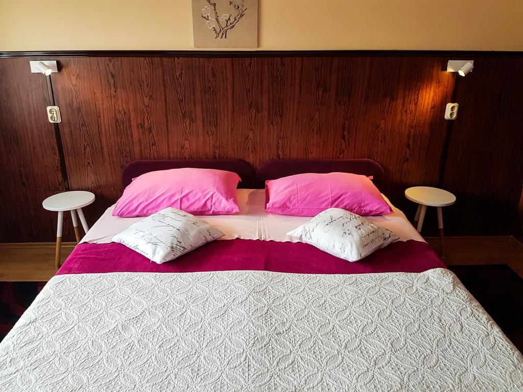 Smjestaj Natalija Hotel โอซีเยก ภายนอก รูปภาพ