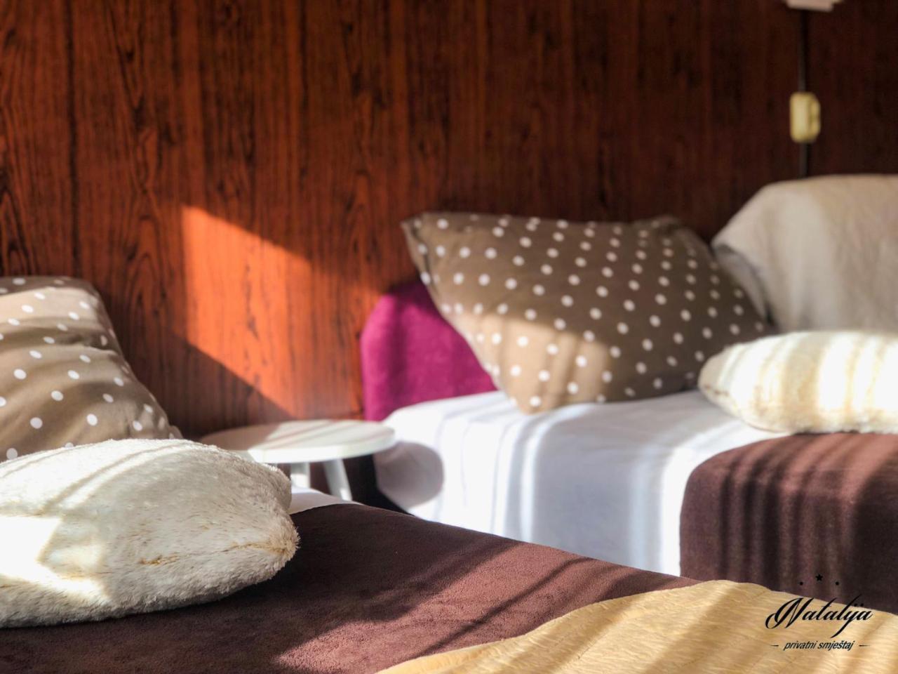 Smjestaj Natalija Hotel โอซีเยก ภายนอก รูปภาพ