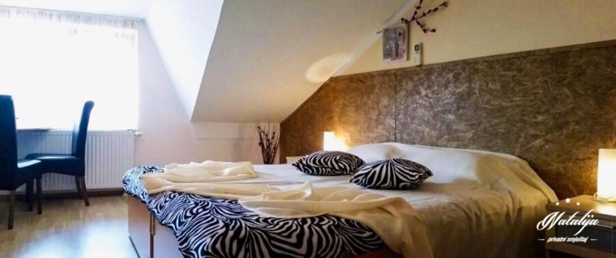 Smjestaj Natalija Hotel โอซีเยก ภายนอก รูปภาพ